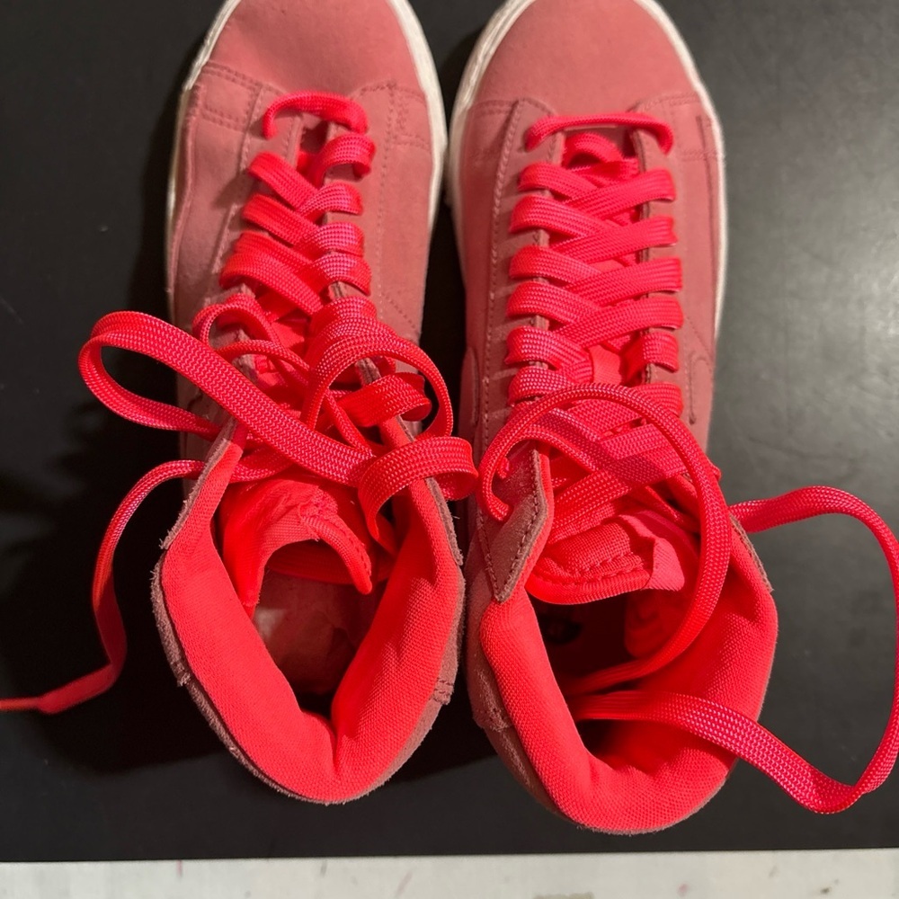 Nike Kids Sneakers in Pink and White - Picture 3 of 5